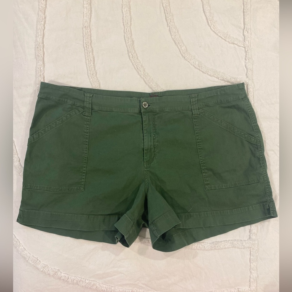 🌷Vintage BUM Olive Green Cotton Shorts Size 24 3/$30